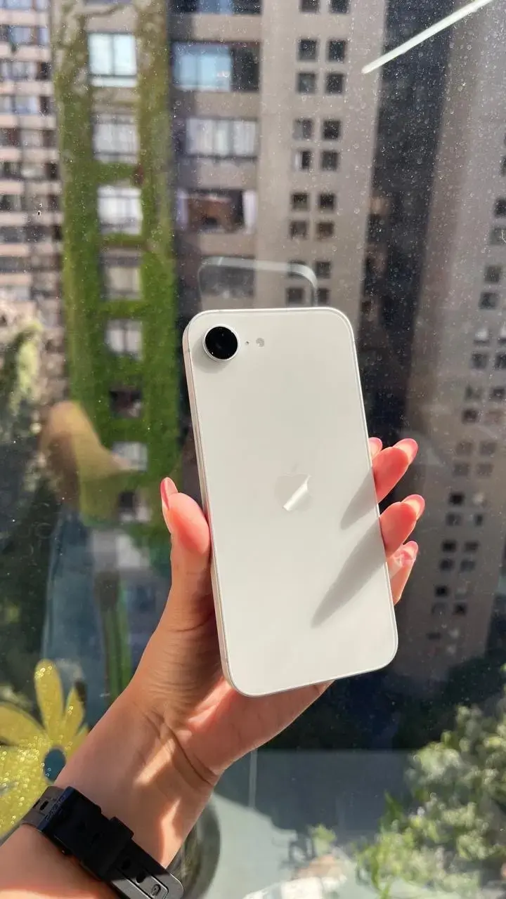 Iphone 16e en excelente estado - 3
