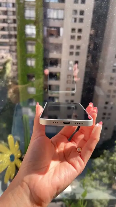 Iphone 16e en excelente estado - miniatura 4