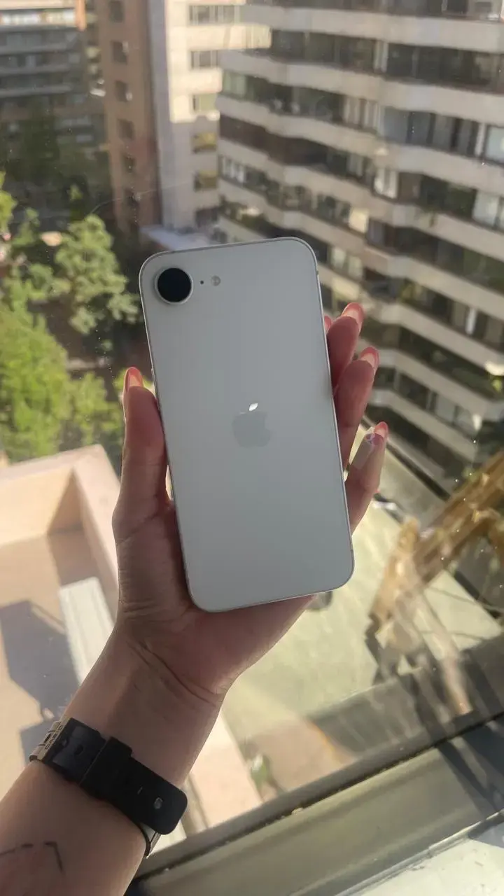 Iphone 16e en excelente estado - 5