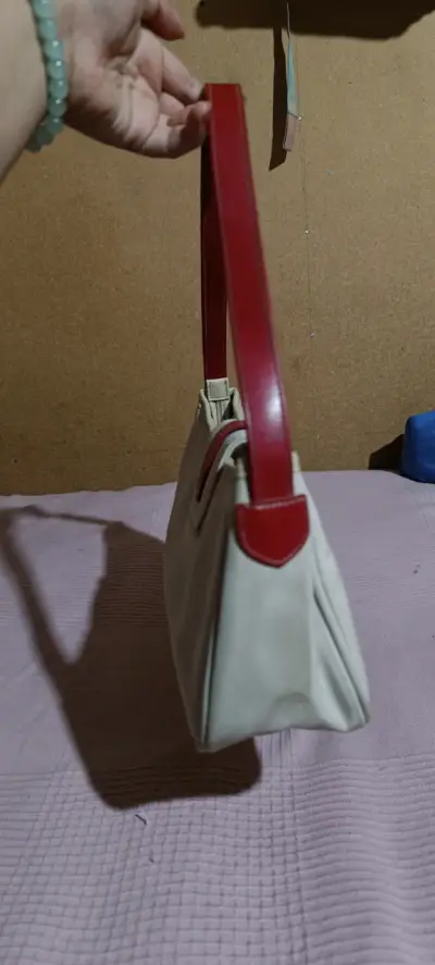 Cartera de beige y roja - miniatura 2
