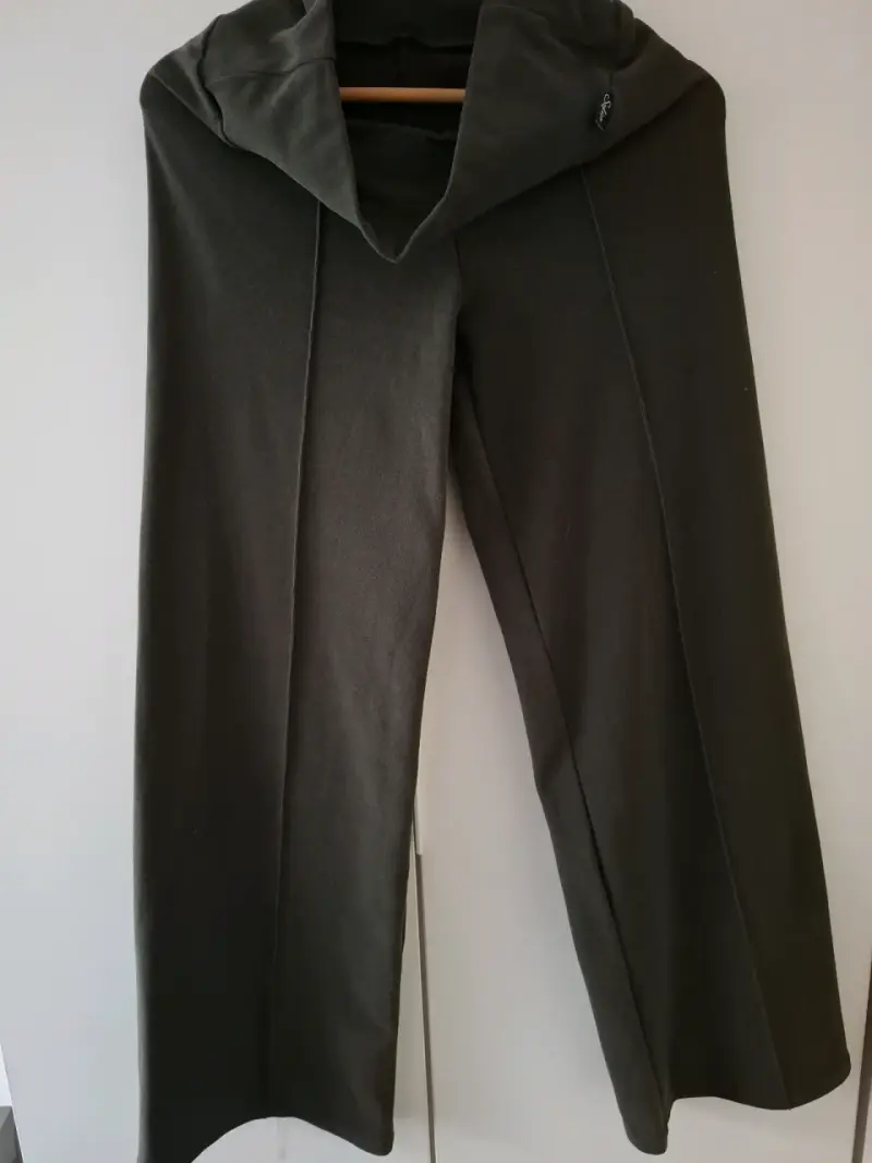 Pantalones negros de lana
