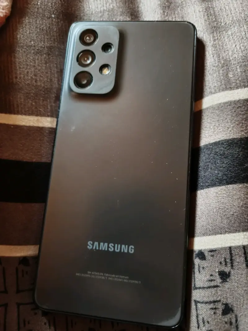 Smartphone con pantalla rota - 3