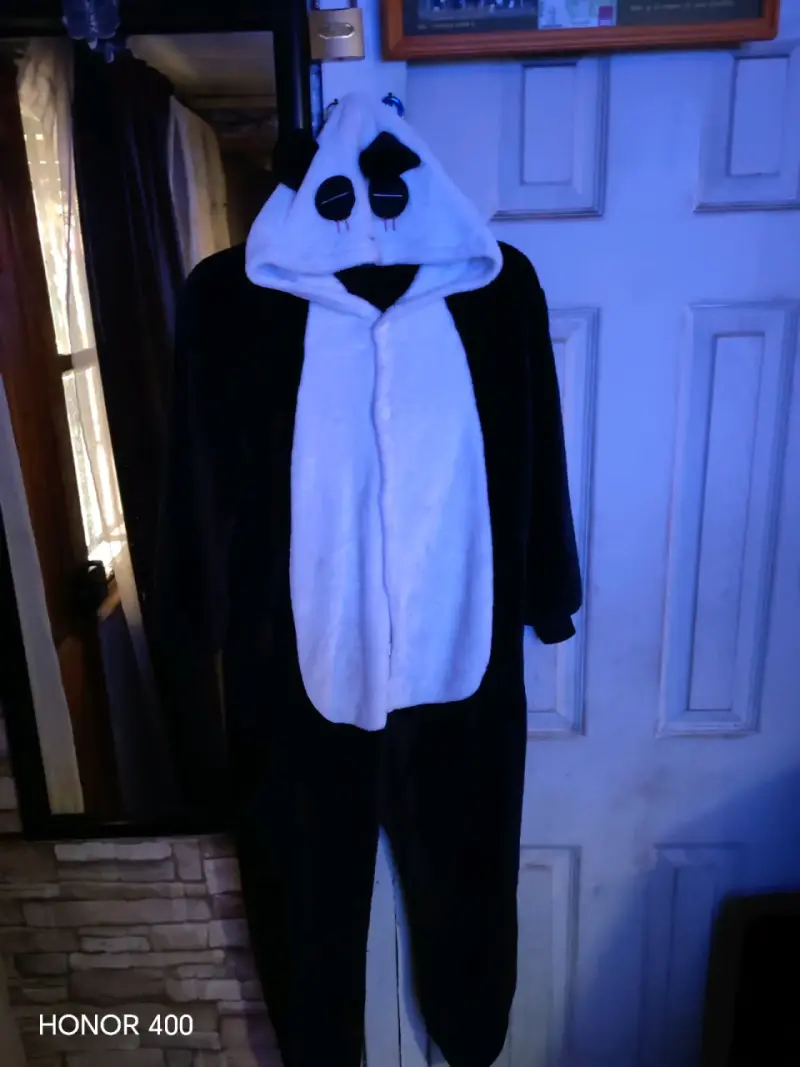 Pijama enterizo panda blanco y negro