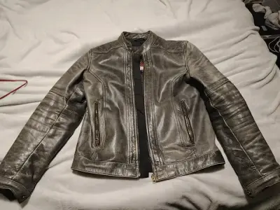Chaqueta de cuero moto - miniatura 1