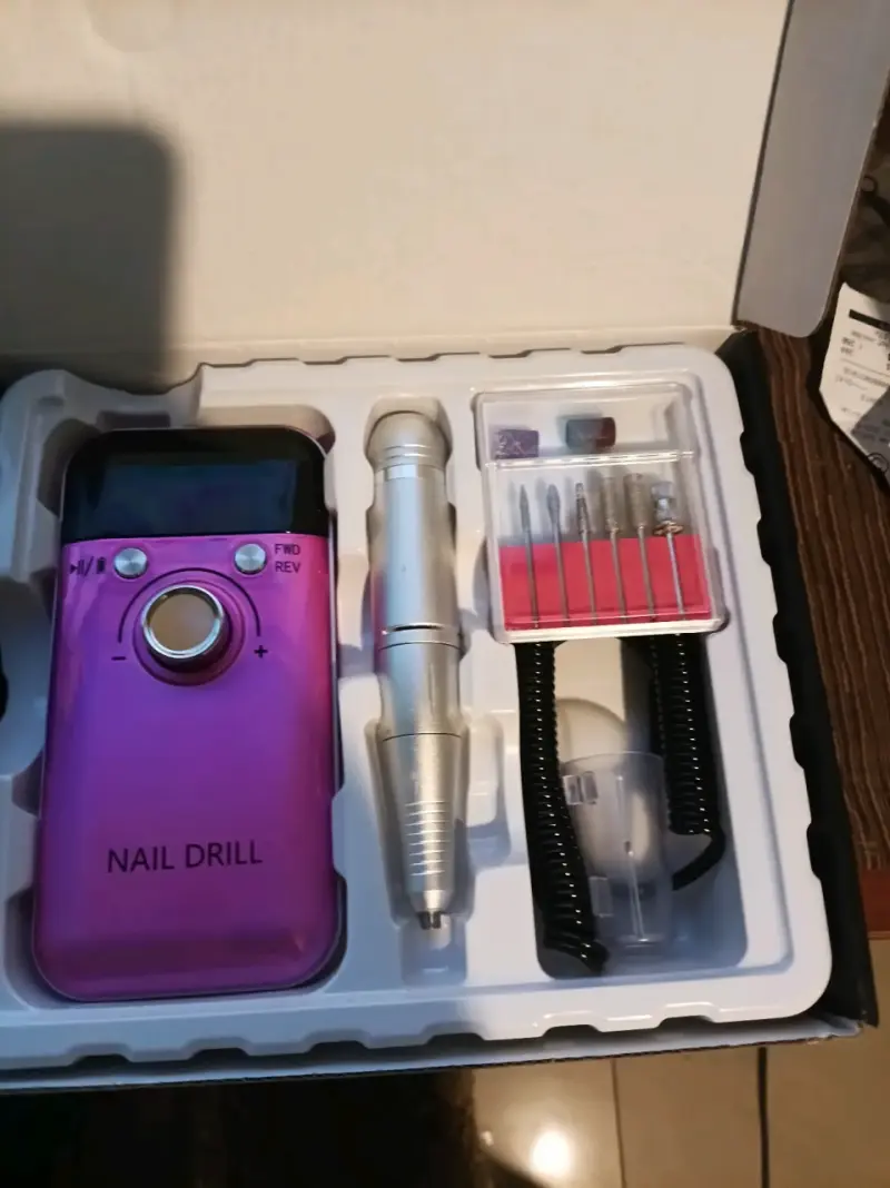 Torno eléctrico para uñas con accesorios - 1