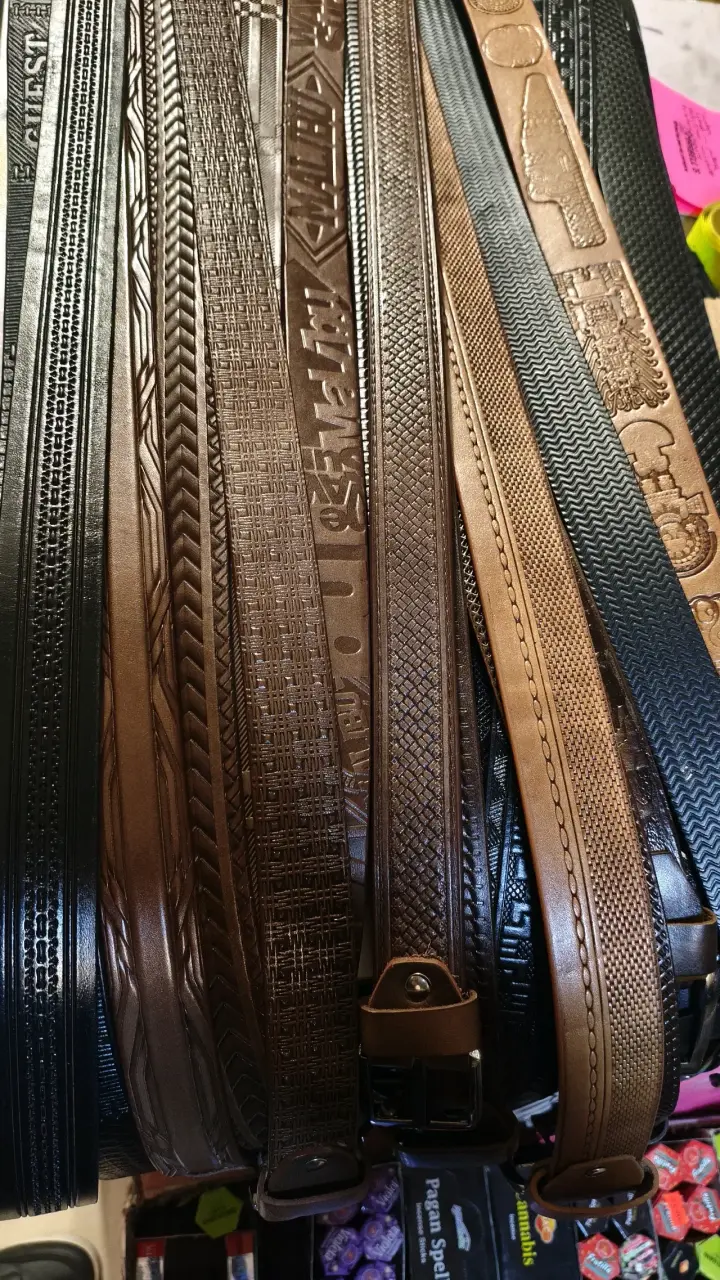 Cinturones de cuero puro en varios diseños