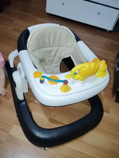 Andador para bebé con juguetes - miniatura 1