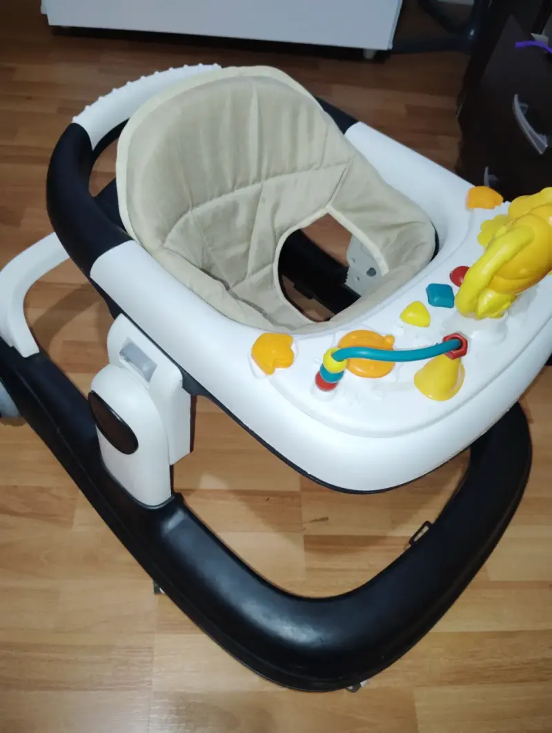 Andador para bebé con juguetes - 2