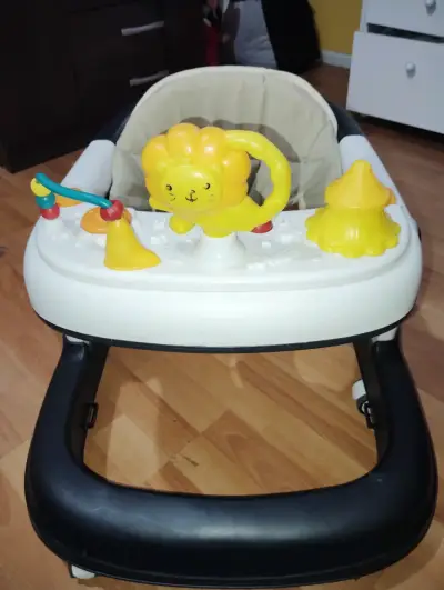 Andador para bebé con juguetes - miniatura 3