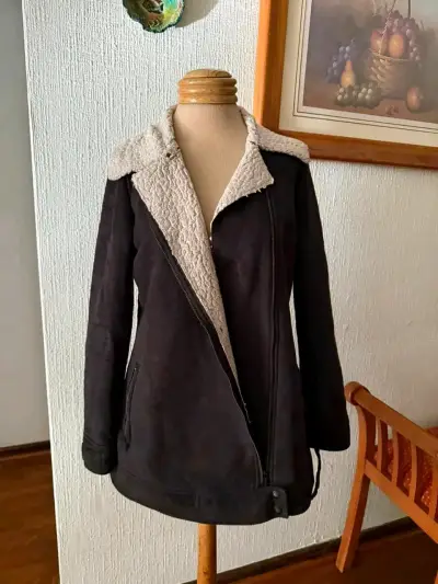 Chaqueta negra con chiporro - miniatura 1