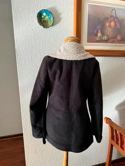 Chaqueta negra con chiporro - miniatura 2