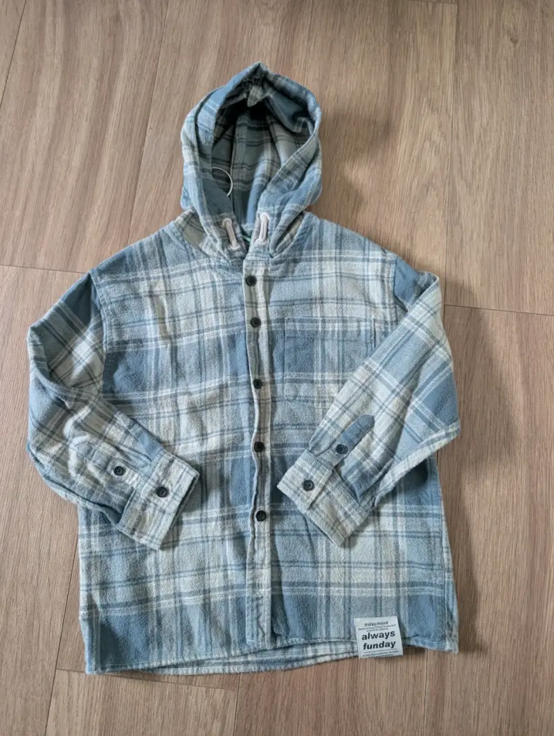 Camisa de franela con capucha marca Zara
