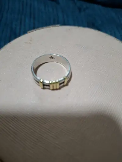Anillo de Plata con Detalles Dorados - miniatura 2