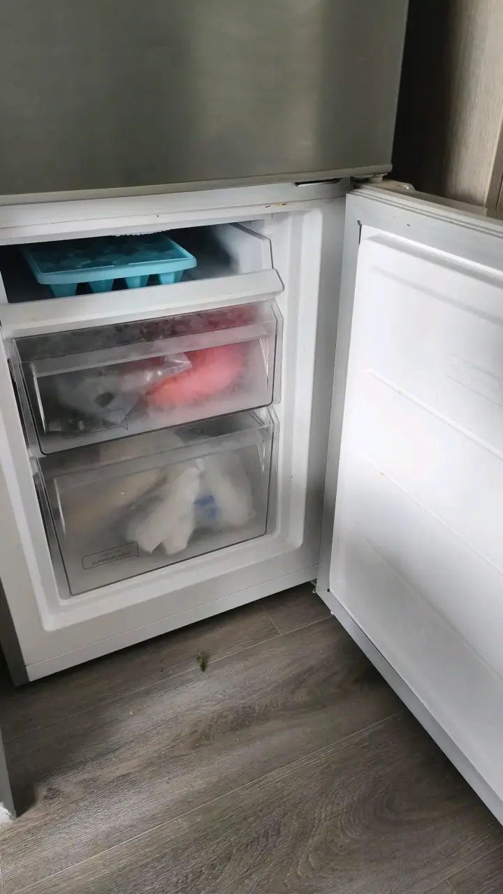 Refrigerador Mademsa gris elegante - 4