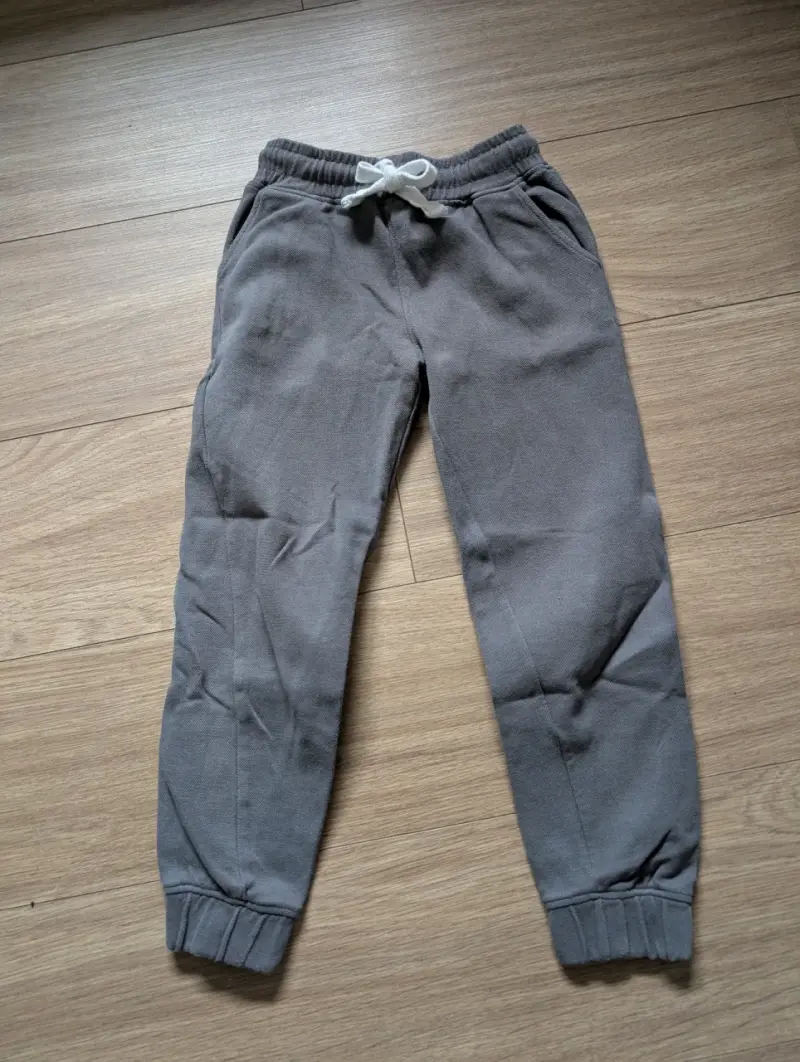 Pantalón deportivo gris marca Sfera