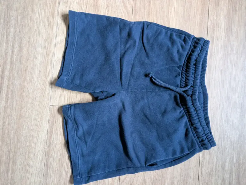 Shorts deportivos azul oscuro marca H&M