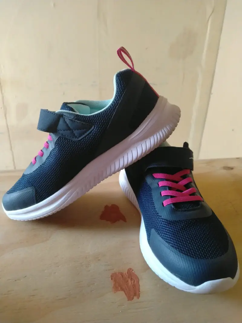 Zapatillas deportivas negras y rosadas - 2