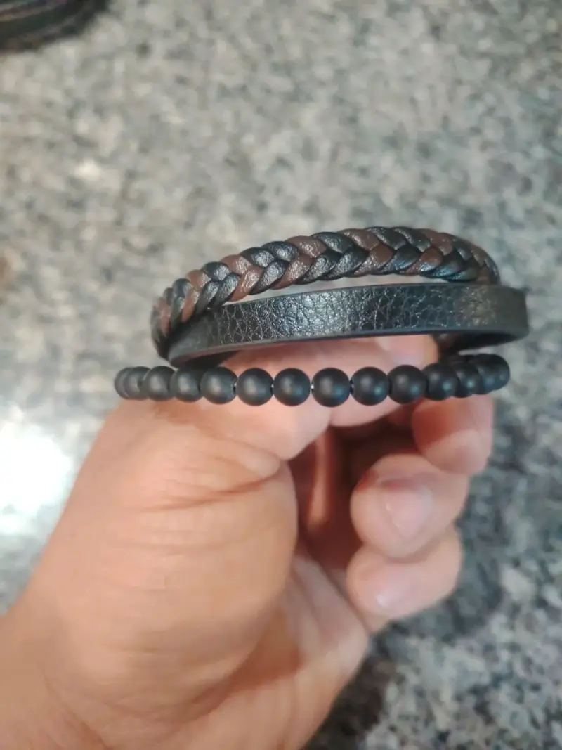 pulseras negras y marrón - 1