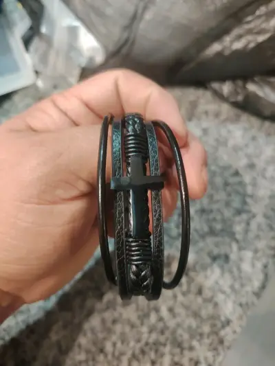 pulseras negras y marrón - miniatura 2