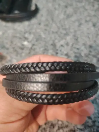 pulseras negras y marrón - miniatura 3
