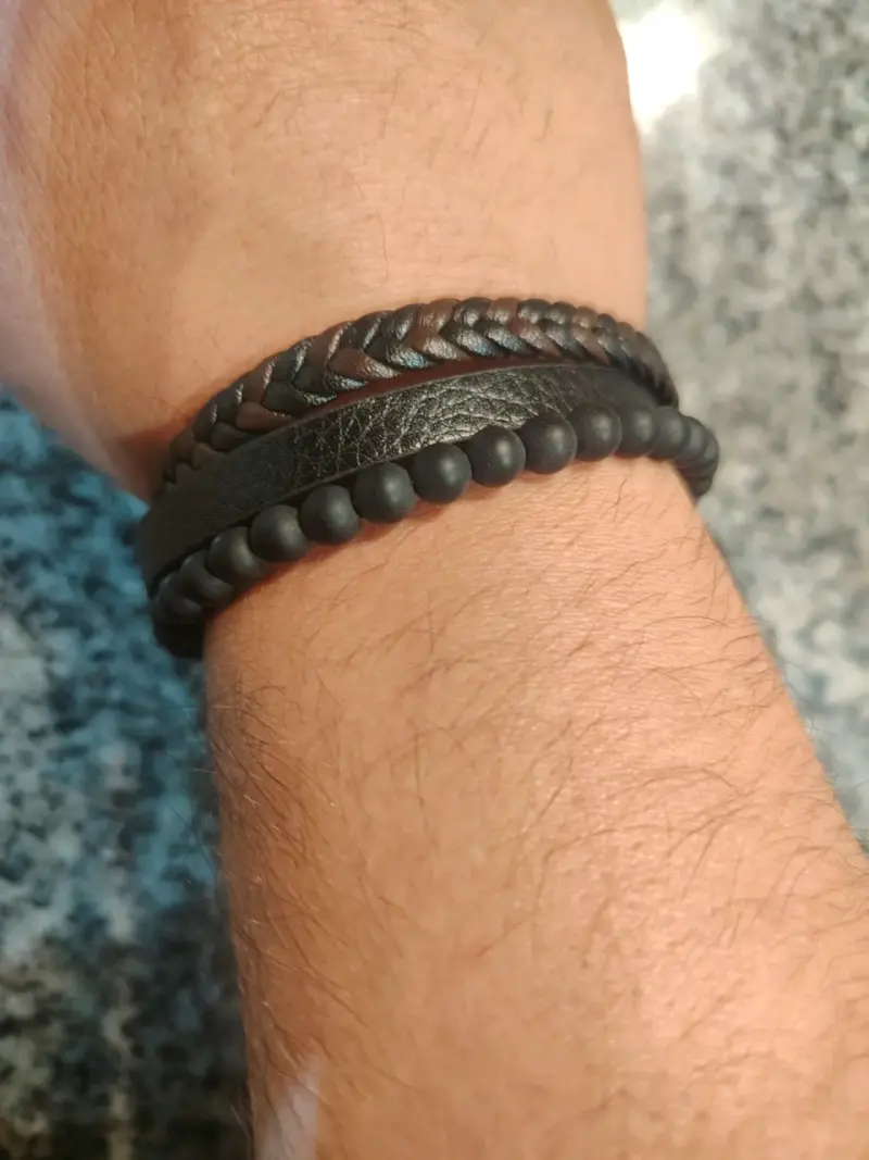 pulseras negras y marrón - 5