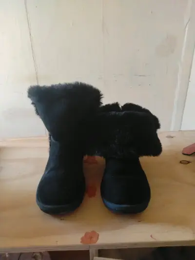 Botas negras con peluche - miniatura 2