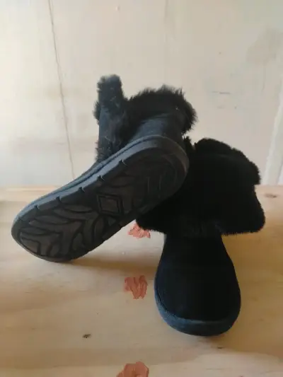 Botas negras con peluche - miniatura 3