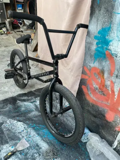 Bicicleta BMX negra usada - miniatura 1