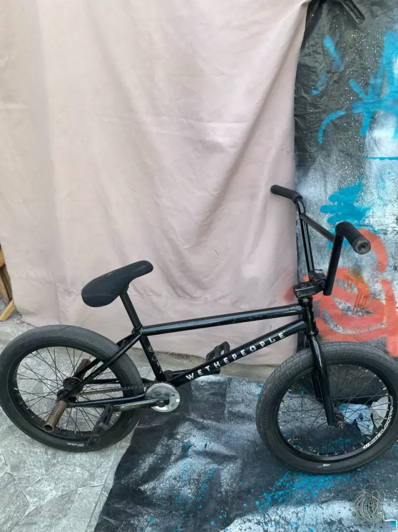 Bicicleta BMX negra usada - 2