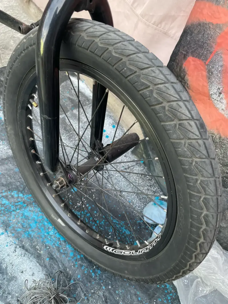 Bicicleta BMX negra usada - 4