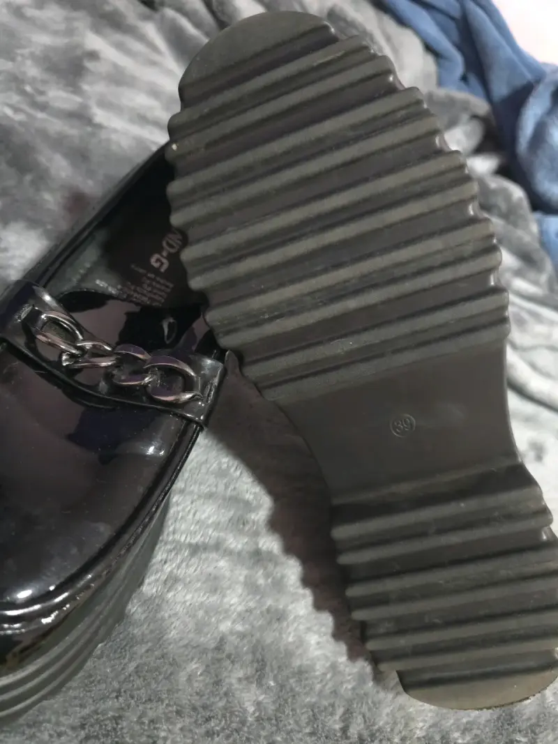 Zapatos negros con cadena - 2