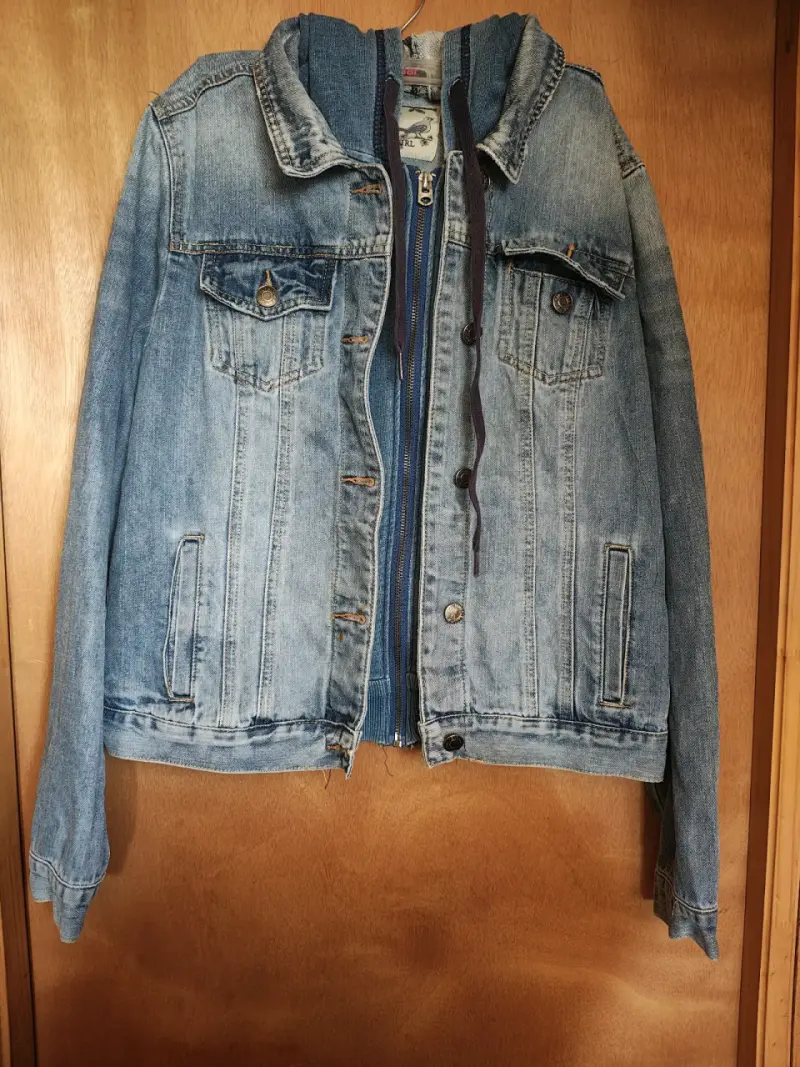 Chaqueta de mezclilla con capucha - 1