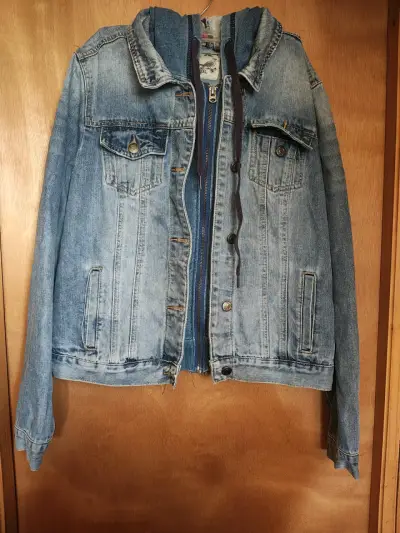 Chaqueta de mezclilla con capucha - miniatura 1