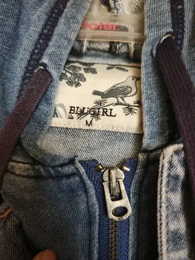 Chaqueta de mezclilla con capucha - miniatura 2