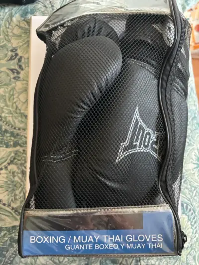 Guantes de boxeo y muay thai negros - miniatura 1