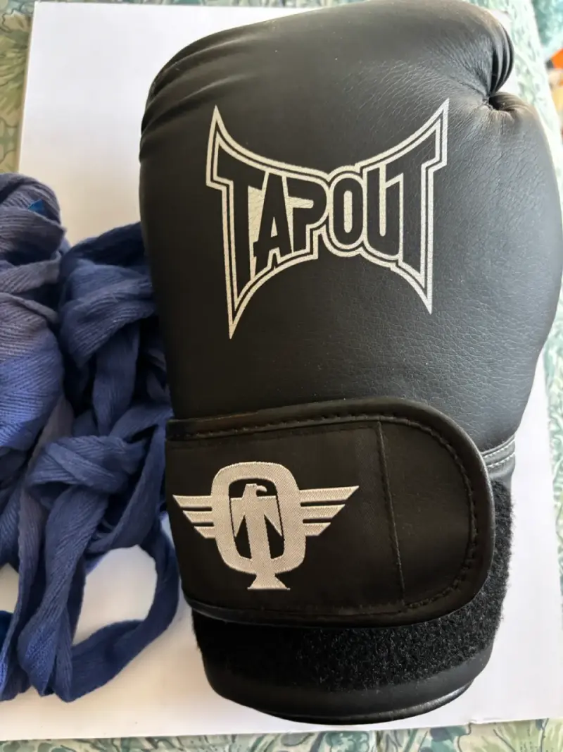 Guantes de boxeo y muay thai negros - 5