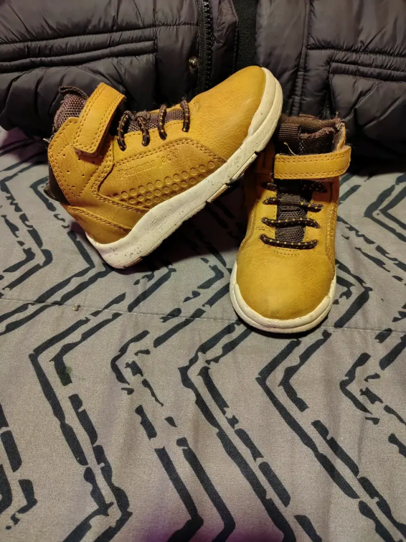 Botas infantiles marrón claro talla 23