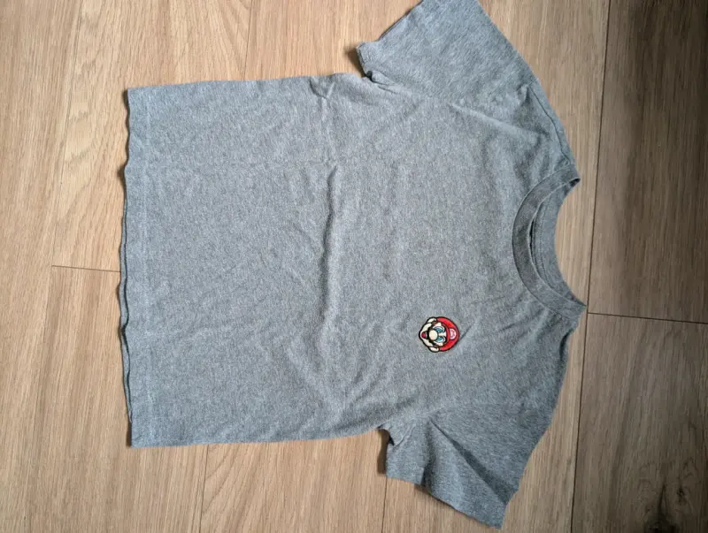 Polera de bordada de Mario