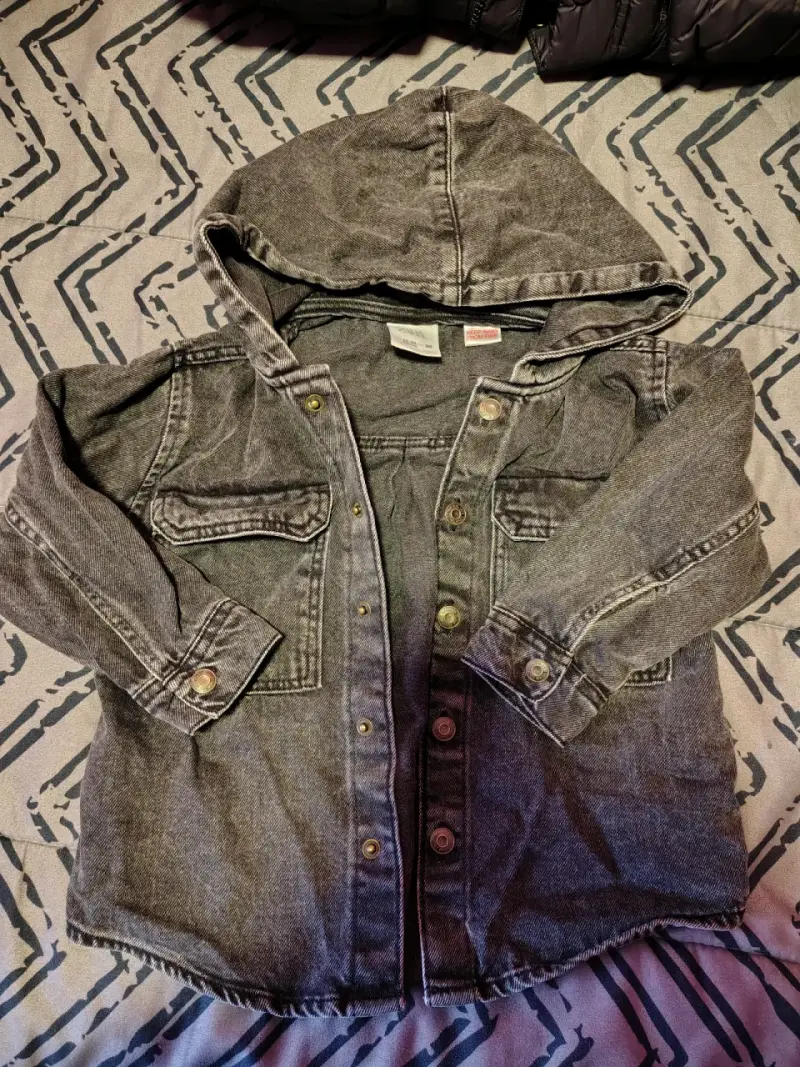 Chaqueta gris con capucha talla 18-24 meses