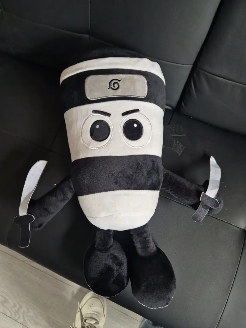 Peluche ninja blanco y negro