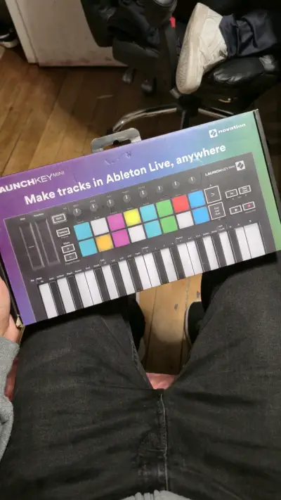 Controlador MIDI Novation Launchkey Mini - miniatura 1
