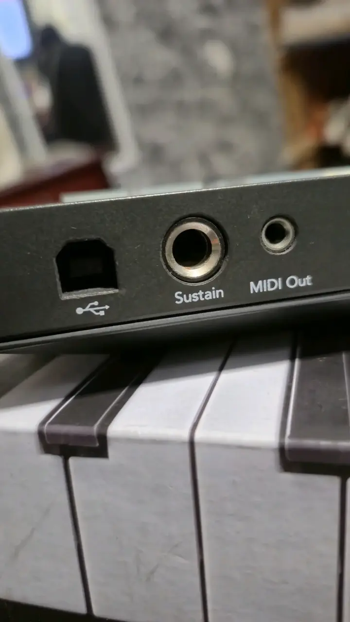 Controlador MIDI Novation Launchkey Mini - 4