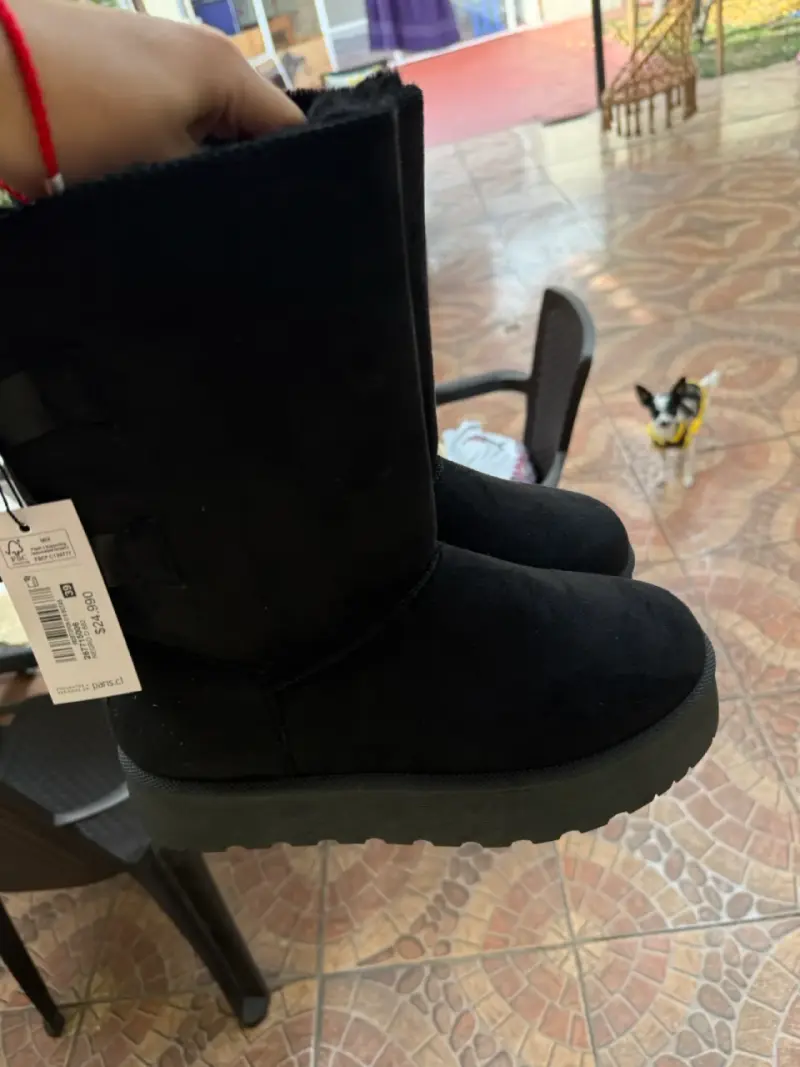 Botas negras con etiqueta - 1