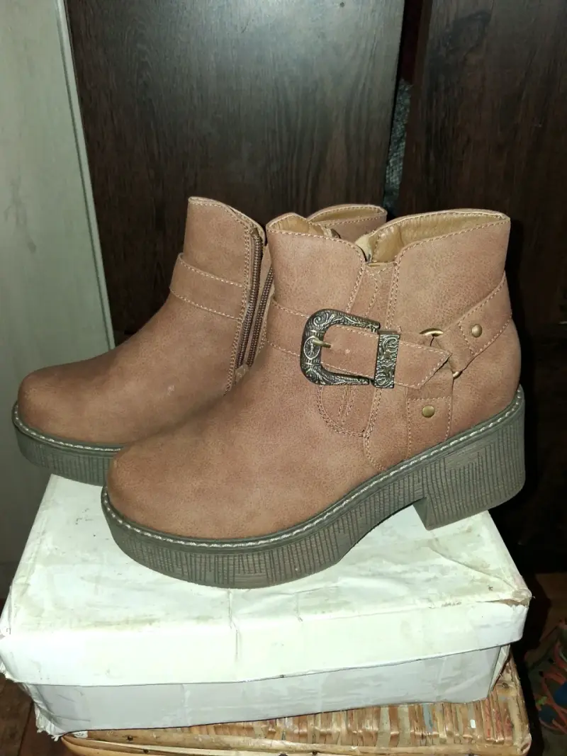 Botines marrones con hebilla - 2