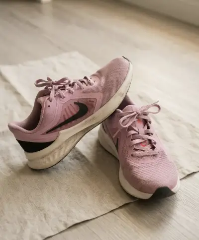 Zapatillas deportivas rosadas Nike - miniatura 2