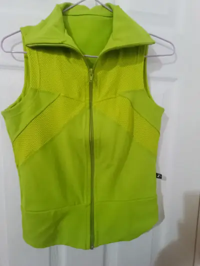 Polera deportiva verde - miniatura 1