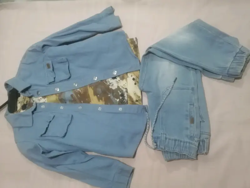 Conjunto de mezclilla azul claro para 6 años