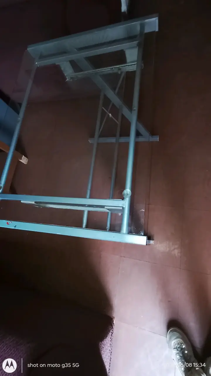 Mesa de vidrio y metal plegable - 3
