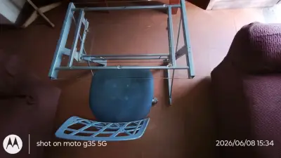 Mesa de vidrio y metal plegable - miniatura 4