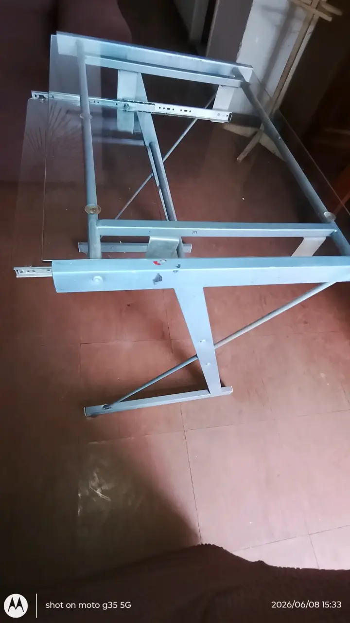 Mesa de vidrio y metal plegable - 6